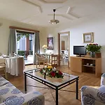 Villa Knossos Royal *
