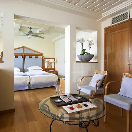 Villa Knossos Royal *