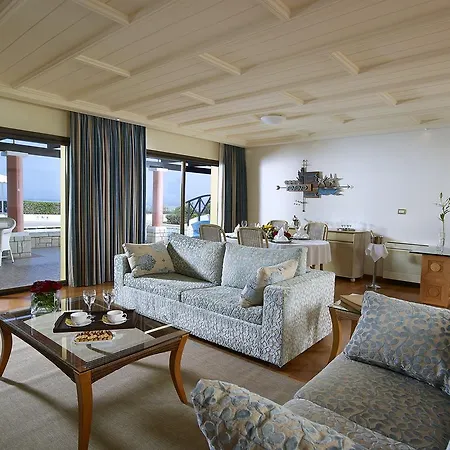 Villa Knossos Royal *